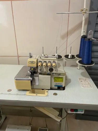 MÁQUINA INTERLOCK SUN SPECIAL SS-8805W - COMPLETA COM MESA E MOTOR