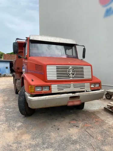 Mercedes 1618 caçamba