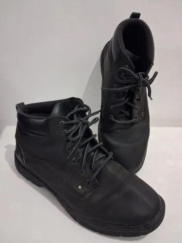 Bota Skechers masculina n.44 preta em ótimo estado de conservação