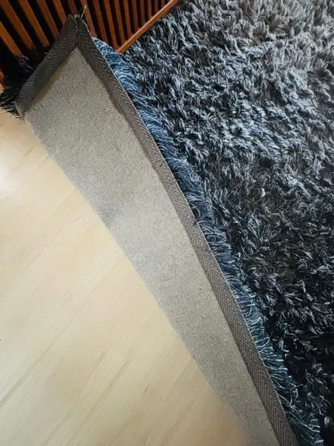 Vendo Tapete Felpudo Degradê em excelente estado, com 2 anos de uso, dimensões 2 x 2,5m