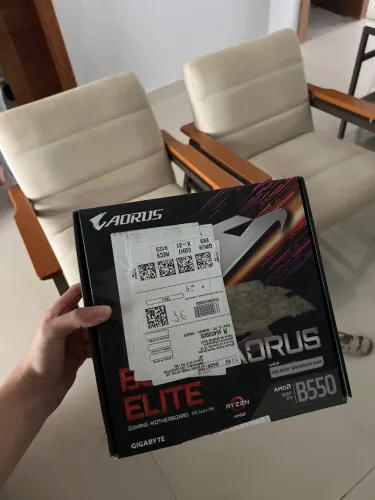 Placa mãe AORUS B550M ELITE nova nunca usada 