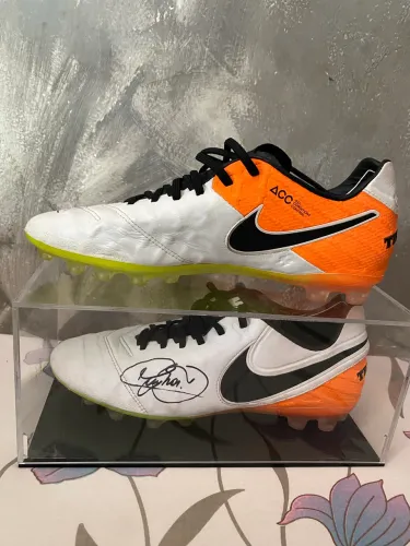 Chuteira autografada 