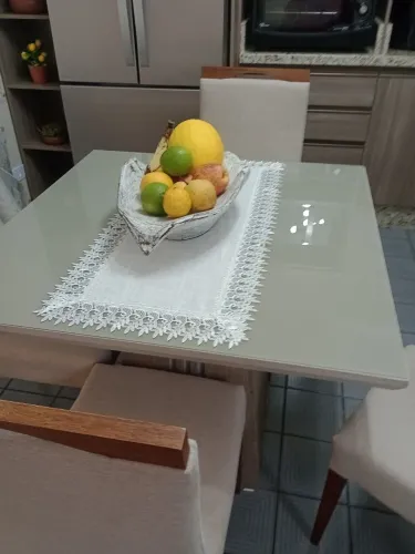 Mesa MDF com tampo de vidro 4 cadeiras