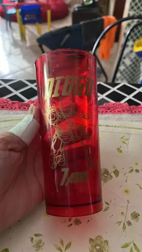 Vendo 25 copos acrílicos já tema nome e idade , fiz muito pra um aniversário