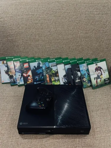 Xbox One 500GB + 12 Jogos Físicos + Controle Original