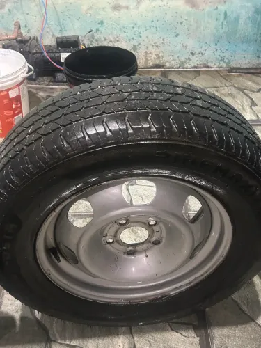 Rodas Originais Renault Oroch com Pneus - Ótimo Estado