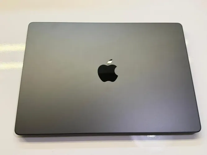 Apple MacBook M4 14 24GB 512GB