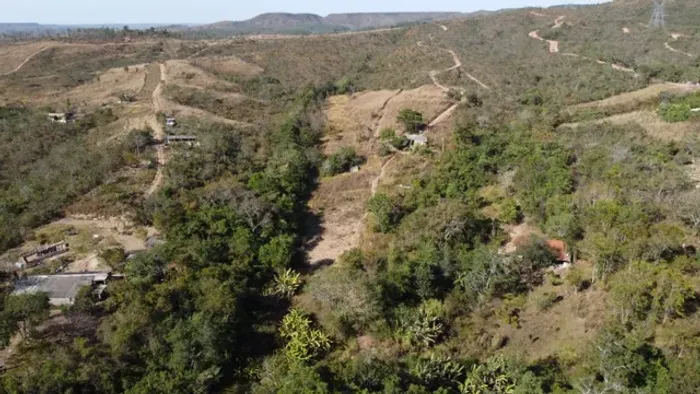 Ótima chácara com córrego nos fundos, BR 251 Cavas de cima S Sebastião DF-  NAZ Corretora 