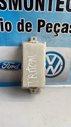 L200 triton 2015 caixa de fusível interna