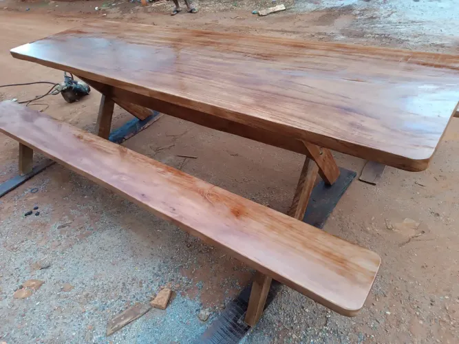 Mesa rustica de 3 metros com bancos 