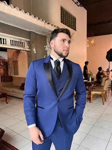 Aluguel de smoking azul para noivo 