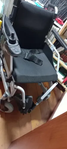 CADEIRA DE RODAS MOTORIZADA DOBRÁVEL DA DELLAMED
