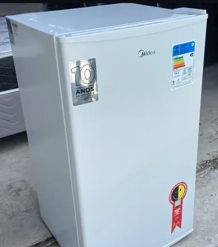 Frigobar Midea semi-novo com nota fiscal. Funcionando perfeitamente! 