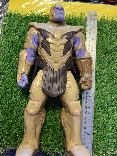 Thanos, da série Titan Hero da Hasbro