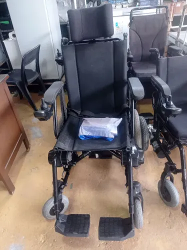 Cadeira de rodas elétrica(pouco usada) 