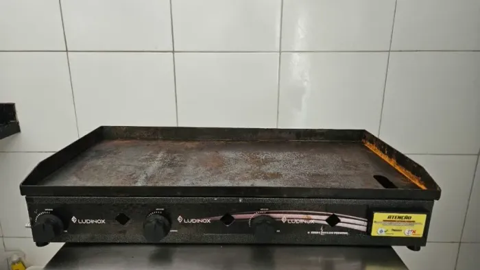 Chapa para sanduíche 80 x 40 e outros equipamentos