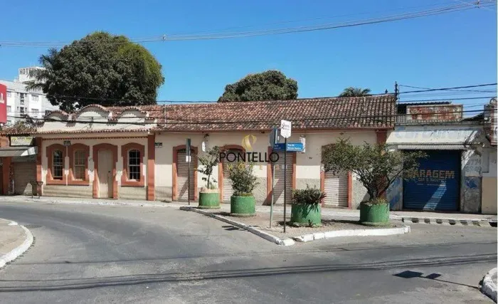 Casa Residencial e área comercial no Centro