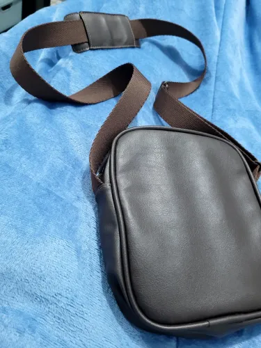 Bolsa transversal masculina de couro sintético