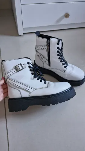 Bota Conturno couro legítimo branco JOHN JOHN 