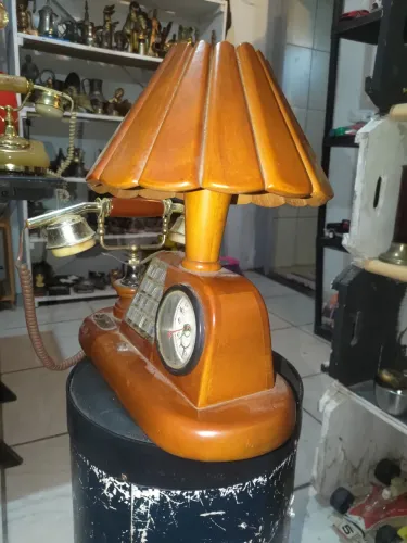 Luminária Retrô com Relógio e Telefone