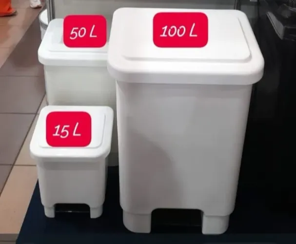 Lixeira plástica com pedal