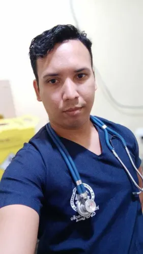 Técnico de enfermagem e enfermeiro profissional