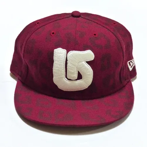 New Era x Burton - Boné Leopardo Vinho 7 3/8