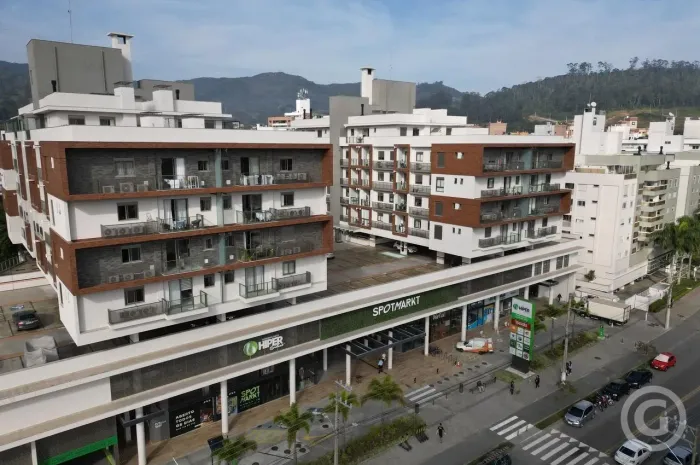 Loja nova à sua espera no coração comercial de Florianópolis
