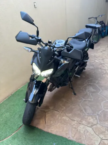 Kawasaki Z 400 2021 12600 km. Impecável. 