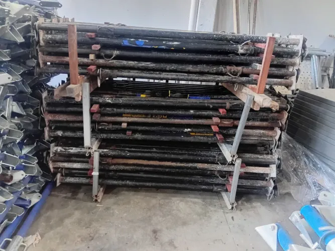 ESCORAS METALICAS 3,20M (USADAS)