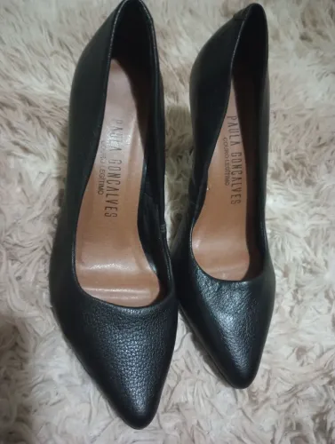 Scarpin de Couro Paula Gonçalves - Elegância e Conforto