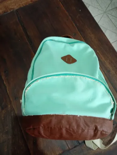 Mochila.. ótimo.estado.co..40x35x15 ..04 div,