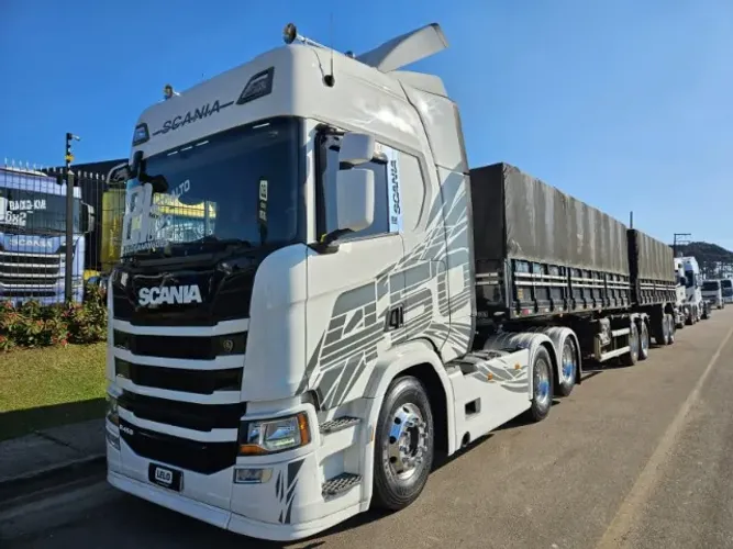 Scania R450 6x2 Ano 21 teto alto automático + Bitrem Graneleiro Noma Ano 20 7.10 x 1.80