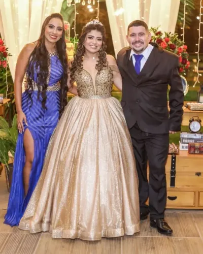 Aluguel de vestidos de festa a preço fixo de R$ 100,00