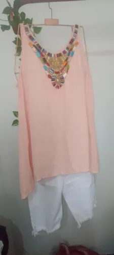 Blusa e bermuda feminina