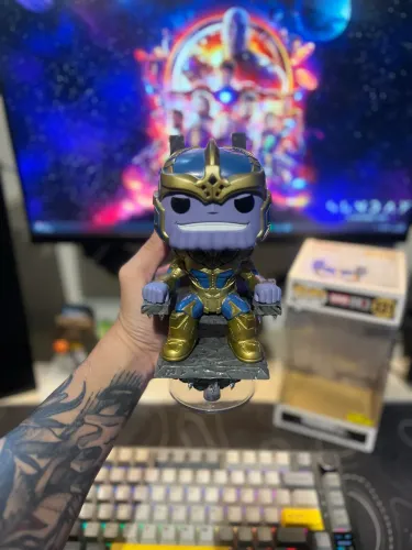 Funko Pop Thanos with throne - Marvel Studios #331 Hot Topic Exclusive