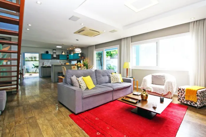 Casa com 4 dormitórios no Jardim Itú