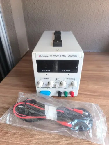 Fonte Assimétrica Minipa DC MPS3005B de 0 ~ 30V, 0 ~ 5A