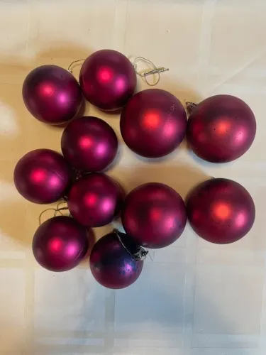 11 bolas de Natal, R$2,00 cada