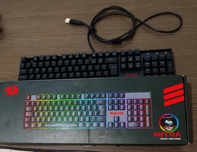 TECLADO REDRAGON MITRA K551, RGB, SWITCH BROW, USADO