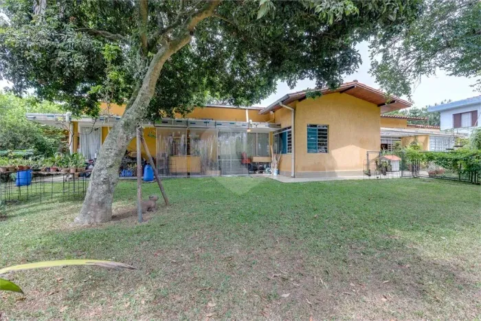 Casa Térrea à venda ou para alugar com 5 quartos, sendo 2 suítes, em Jardim Prudência, São