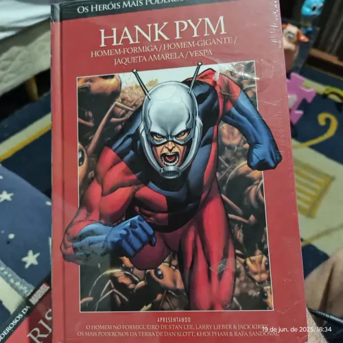 Capa Vermelha nr 45, Hank Pym - Homem-Formiga/Homem-Gigante - HQ