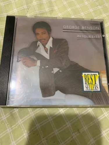George Benson - In Your Eyes (guitarra jazz) excelente