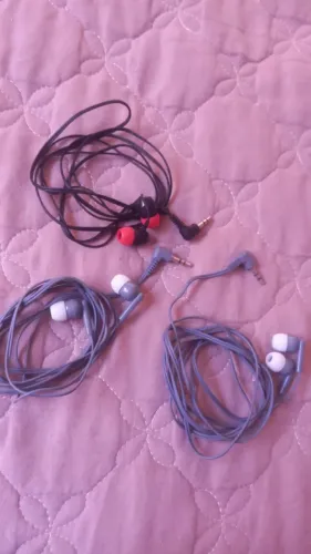 Fones de ouvido entrada de pino usados kit 3 peças.