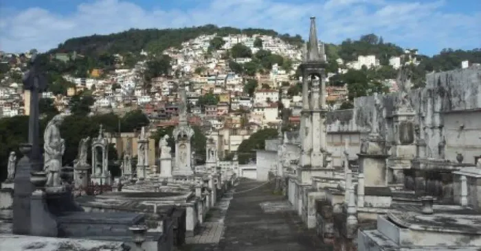Jazigo perpétuo em granito - Cemitério do Catumbi