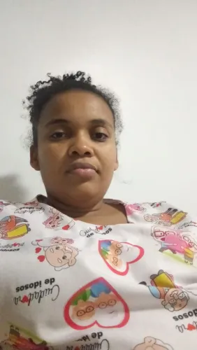 Cuidadora de idoso e de criança