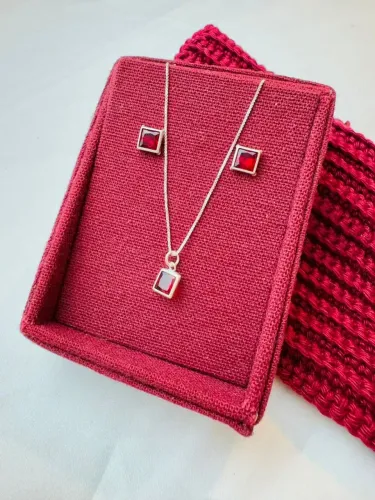 Estilo Geométrico: Conjunto Quadrado em Prata 925