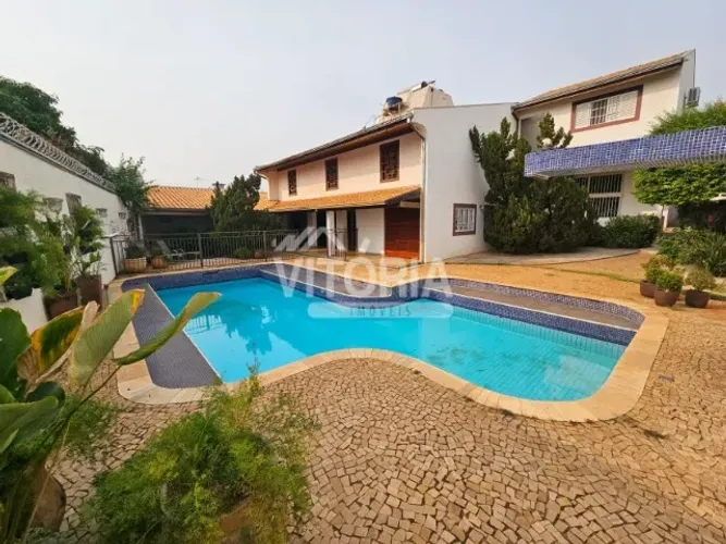 ALUGA-SE CASA EXCELENTE PARA COMÉRCIO OU RESIDÊNCIA