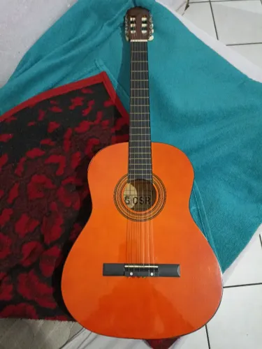 Vendendo Violão