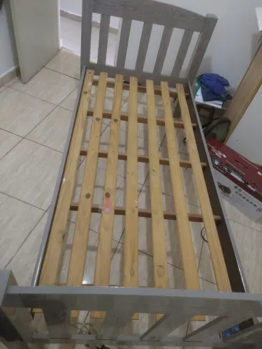 Cama de solteiro usadinha boa